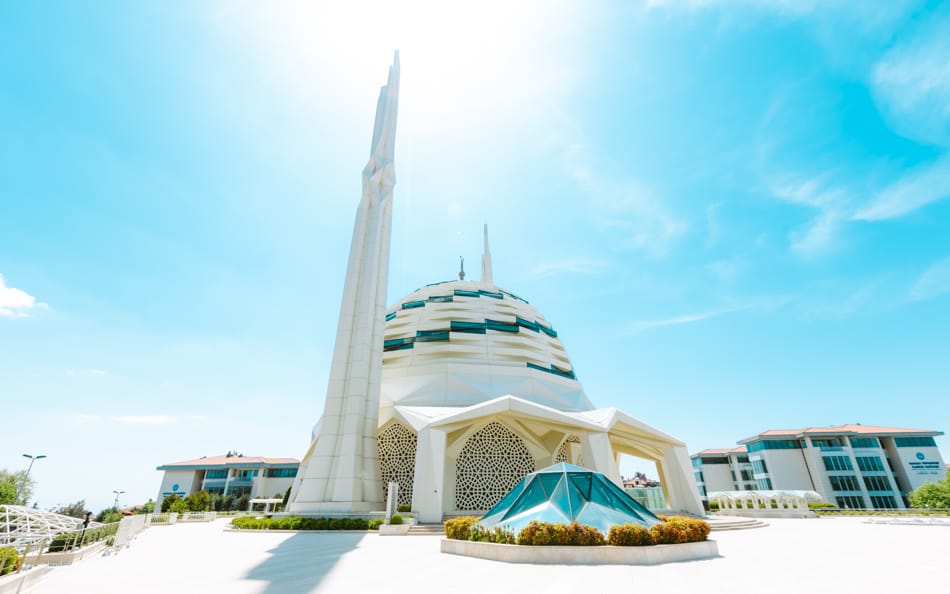 Marmara İlahiyat Camii